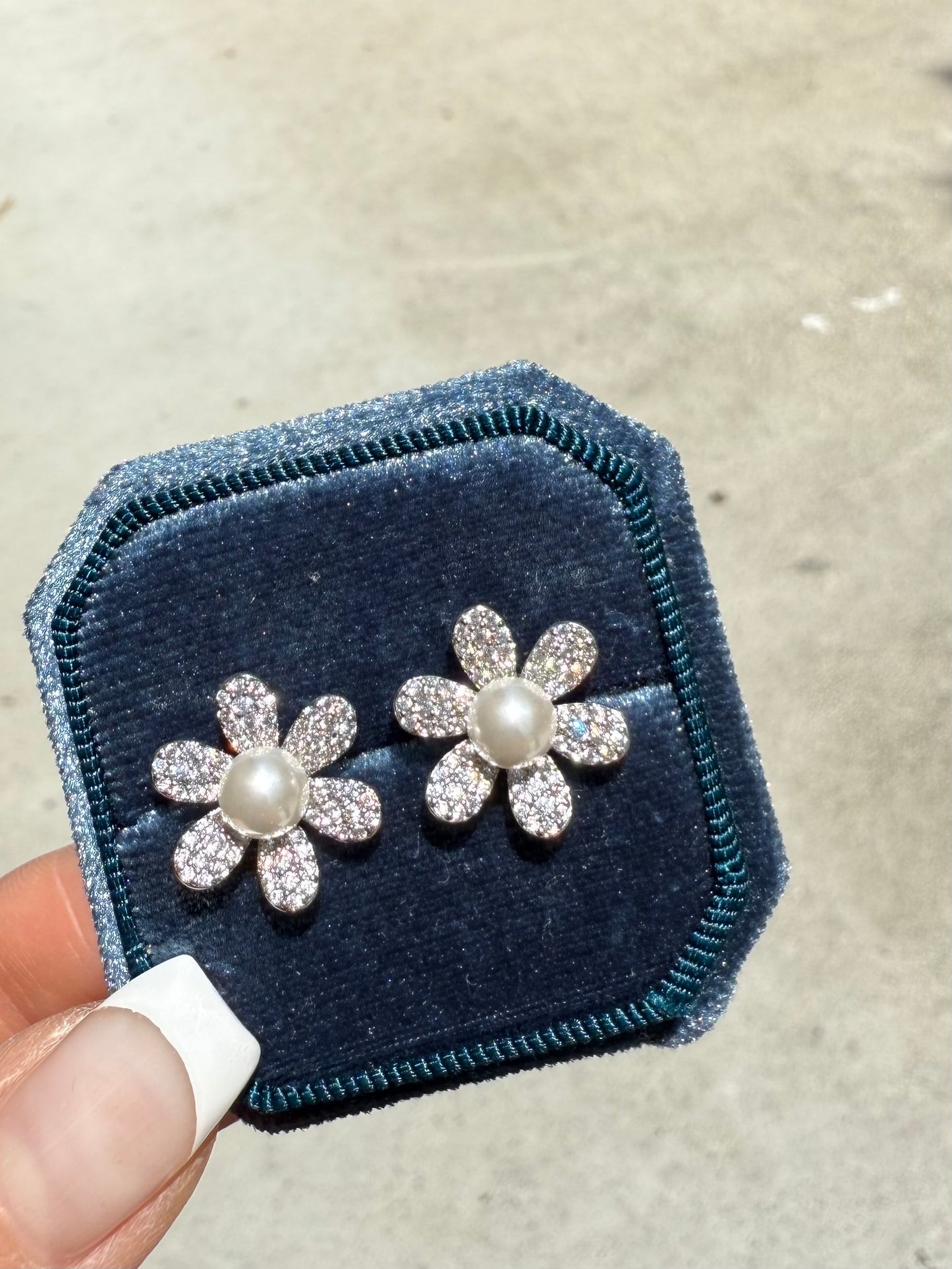 Daisy pierce/earring