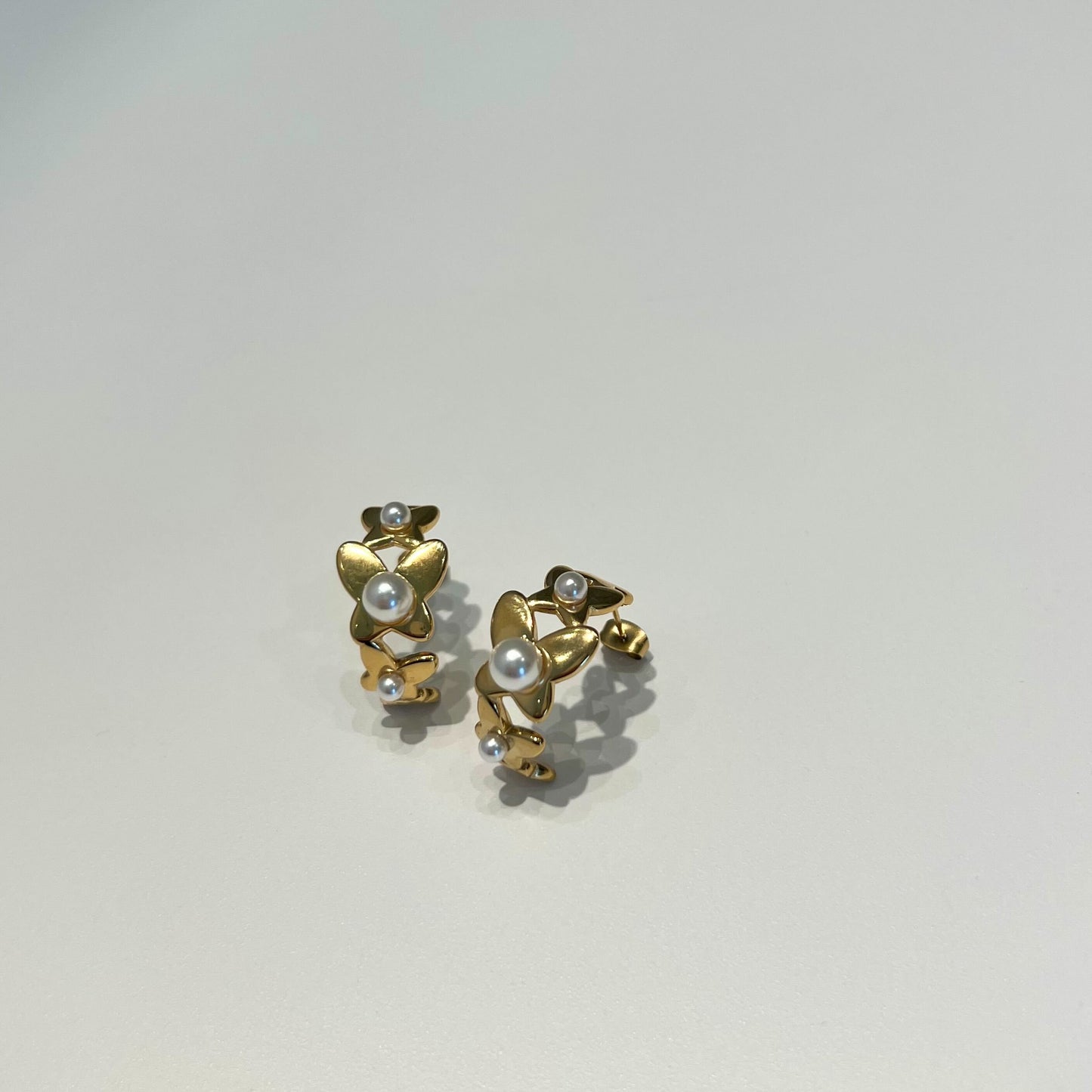 butterfly pearl hoop pierce(バタフライパールフープピアス)