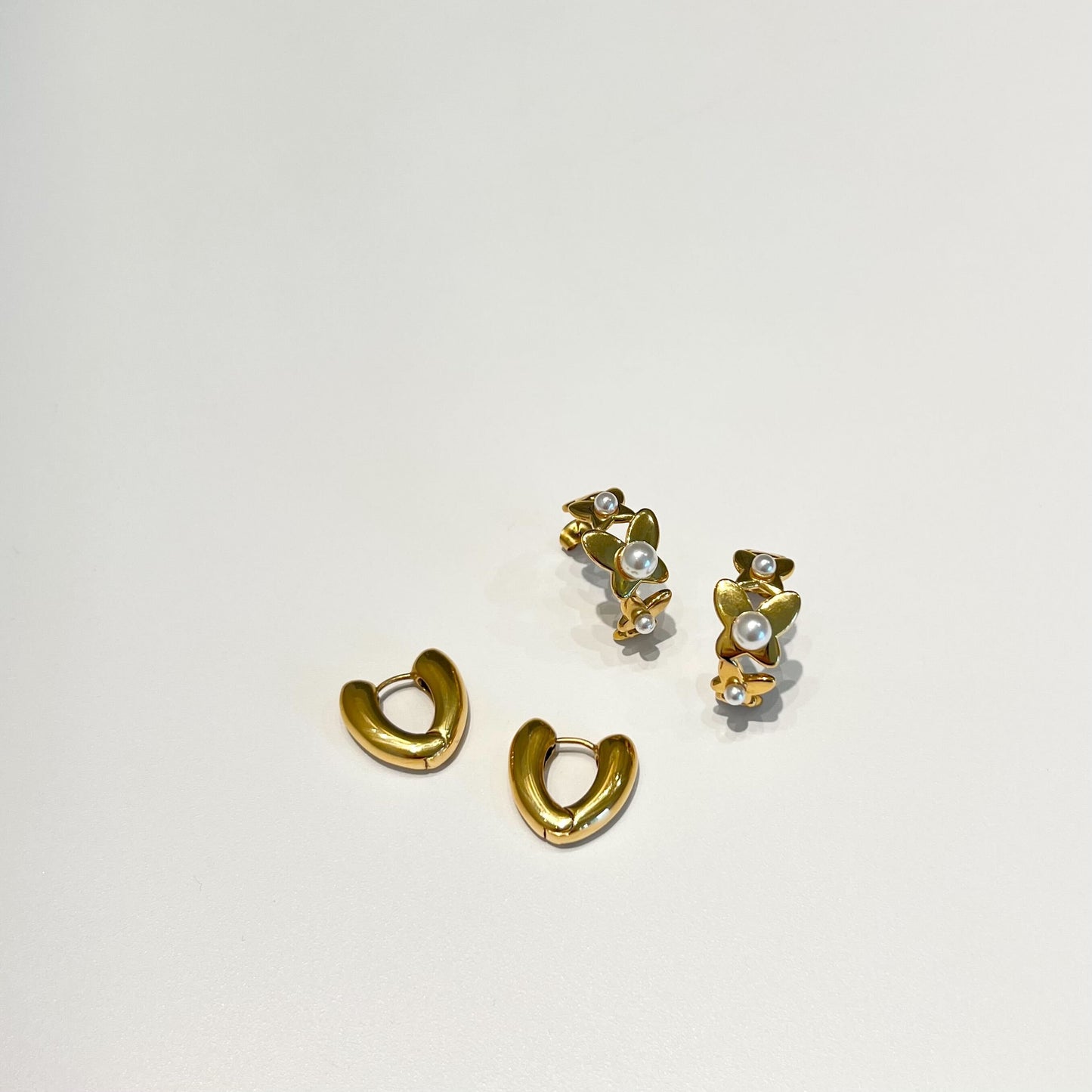 butterfly pearl hoop pierce(バタフライパールフープピアス)