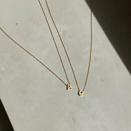 tiny initial necklace(タイニーイニシャルネックレス)