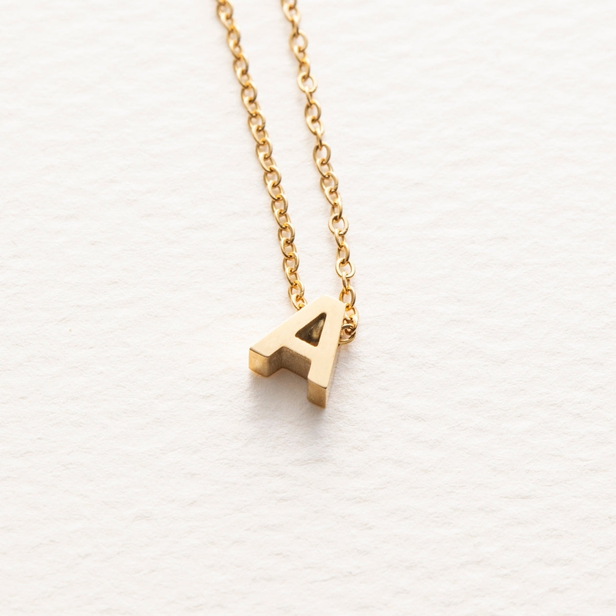 tiny initial necklace(タイニーイニシャルネックレス)