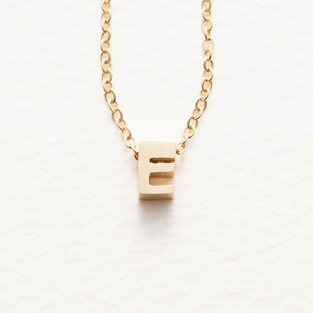 tiny initial necklace(タイニーイニシャルネックレス)