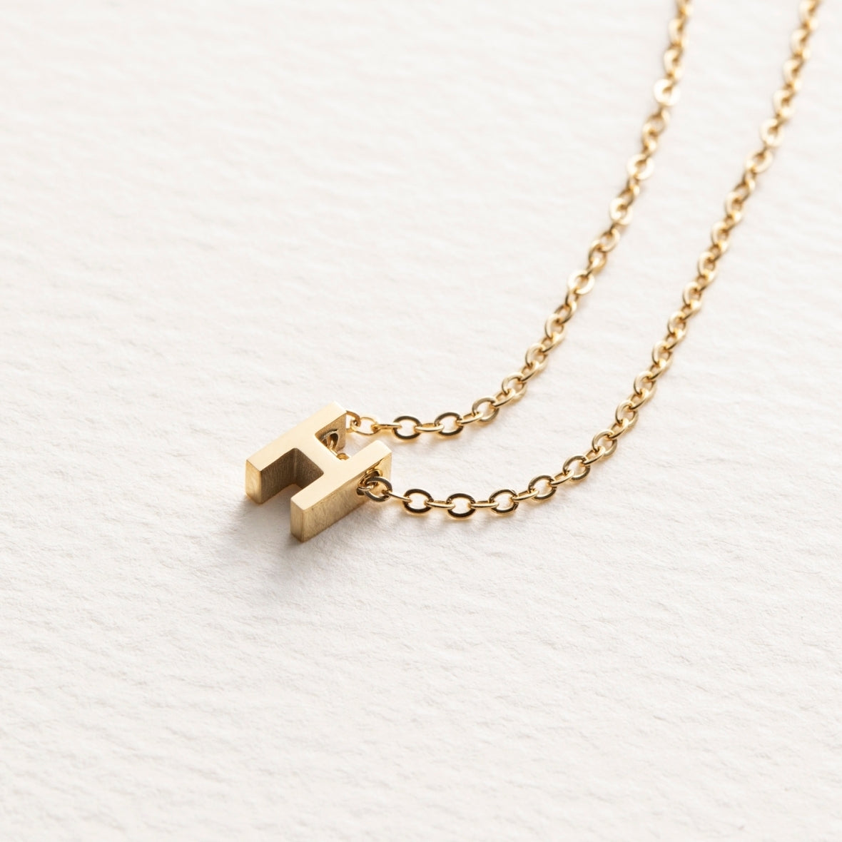 tiny initial necklace(タイニーイニシャルネックレス)