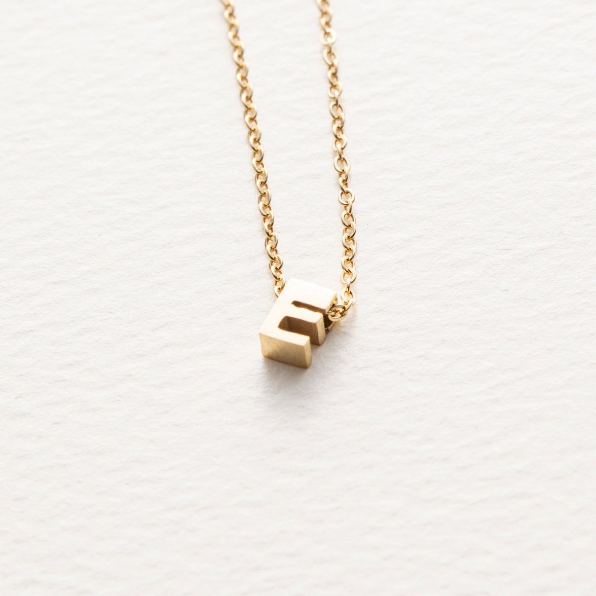 tiny initial necklace(タイニーイニシャルネックレス)